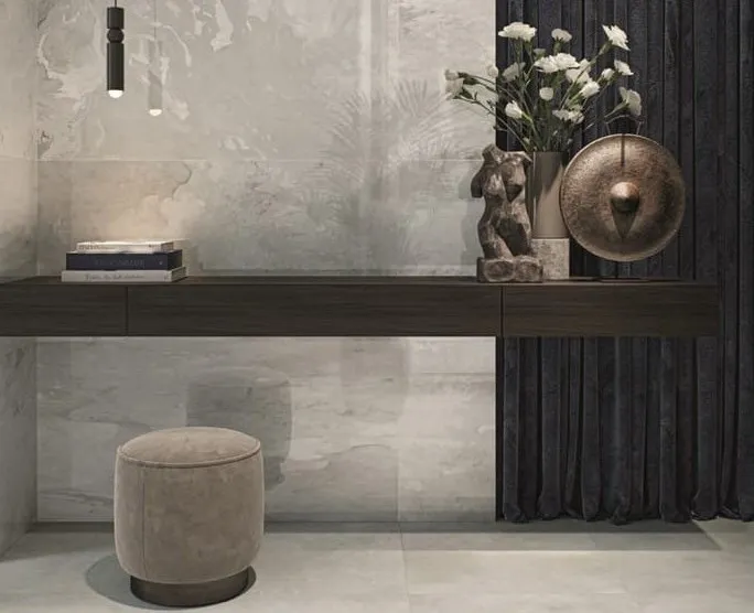 Porcelánico Urano en una cocina moderna con backsplash geométrico