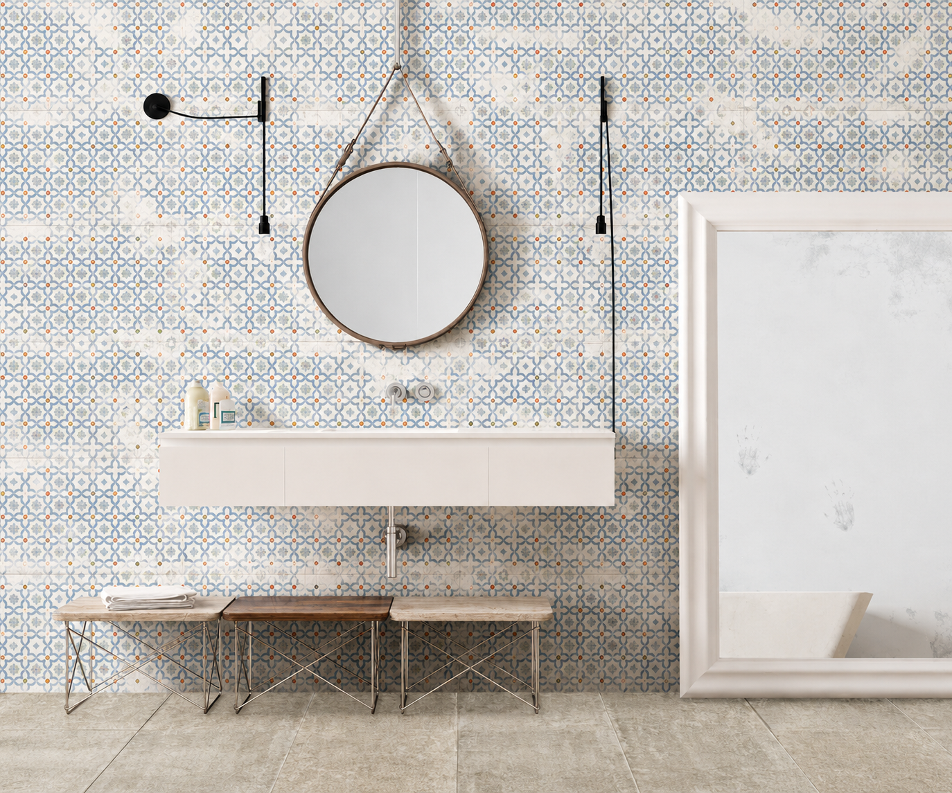 Interior de lujo con azulejos de diseño exclusivo en la pared.